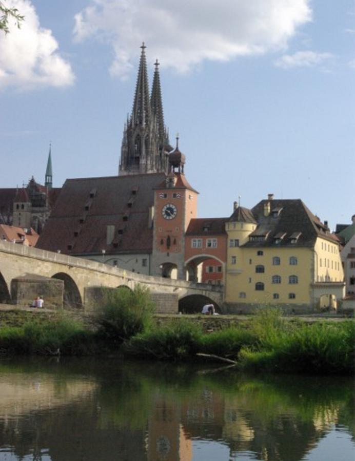 Aufhauser Hof Regensburg Buitenkant foto